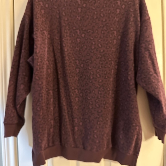 American Eagle - Leopard Print Crewneck Sweatshirt in Plum - Picture 5 of 6